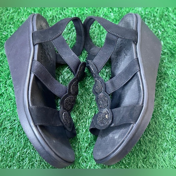 Skechers Shoes - Skechers Women's‎ Black Wedge Sandals Size 9